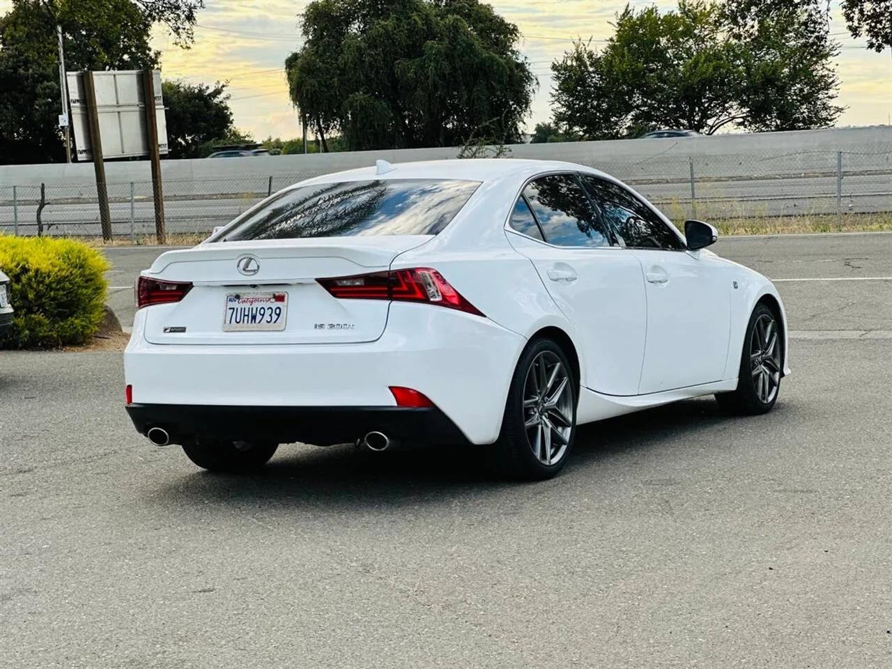 Lexus IS  2016