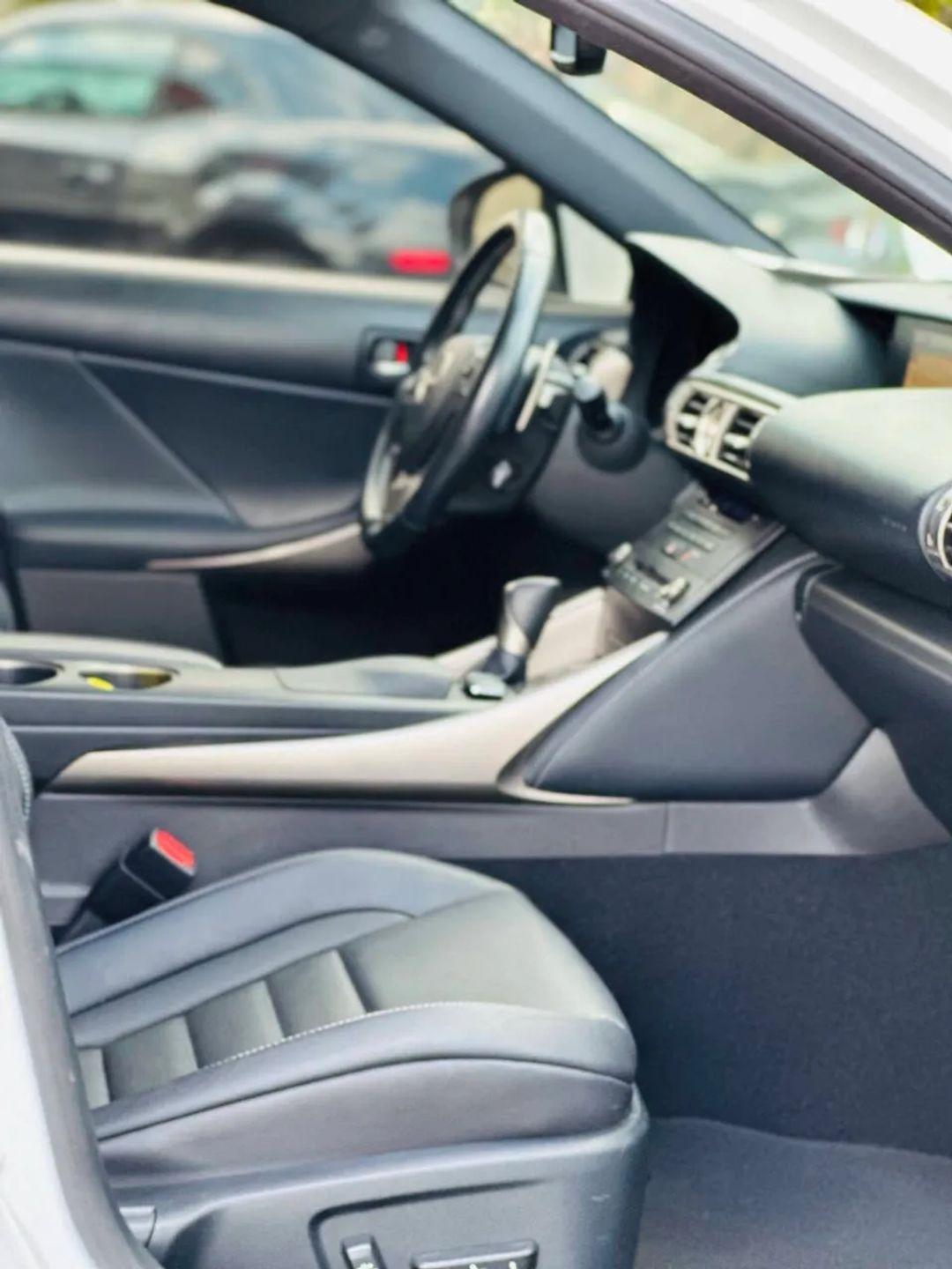 Lexus IS  2016