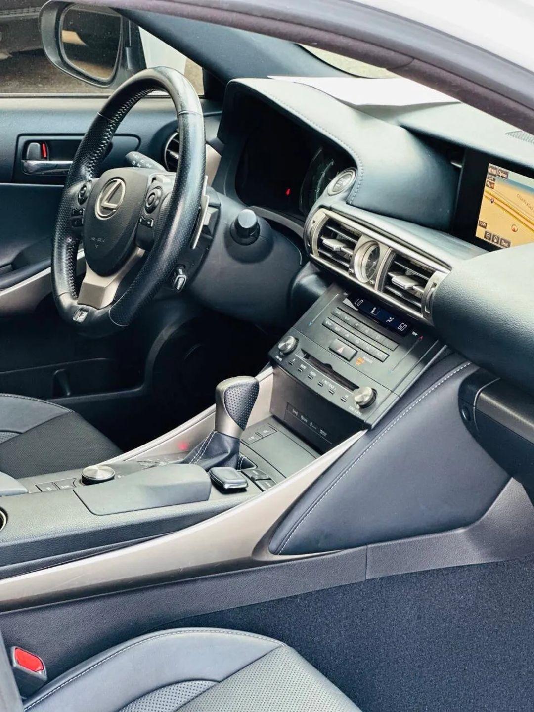 Lexus IS  2016