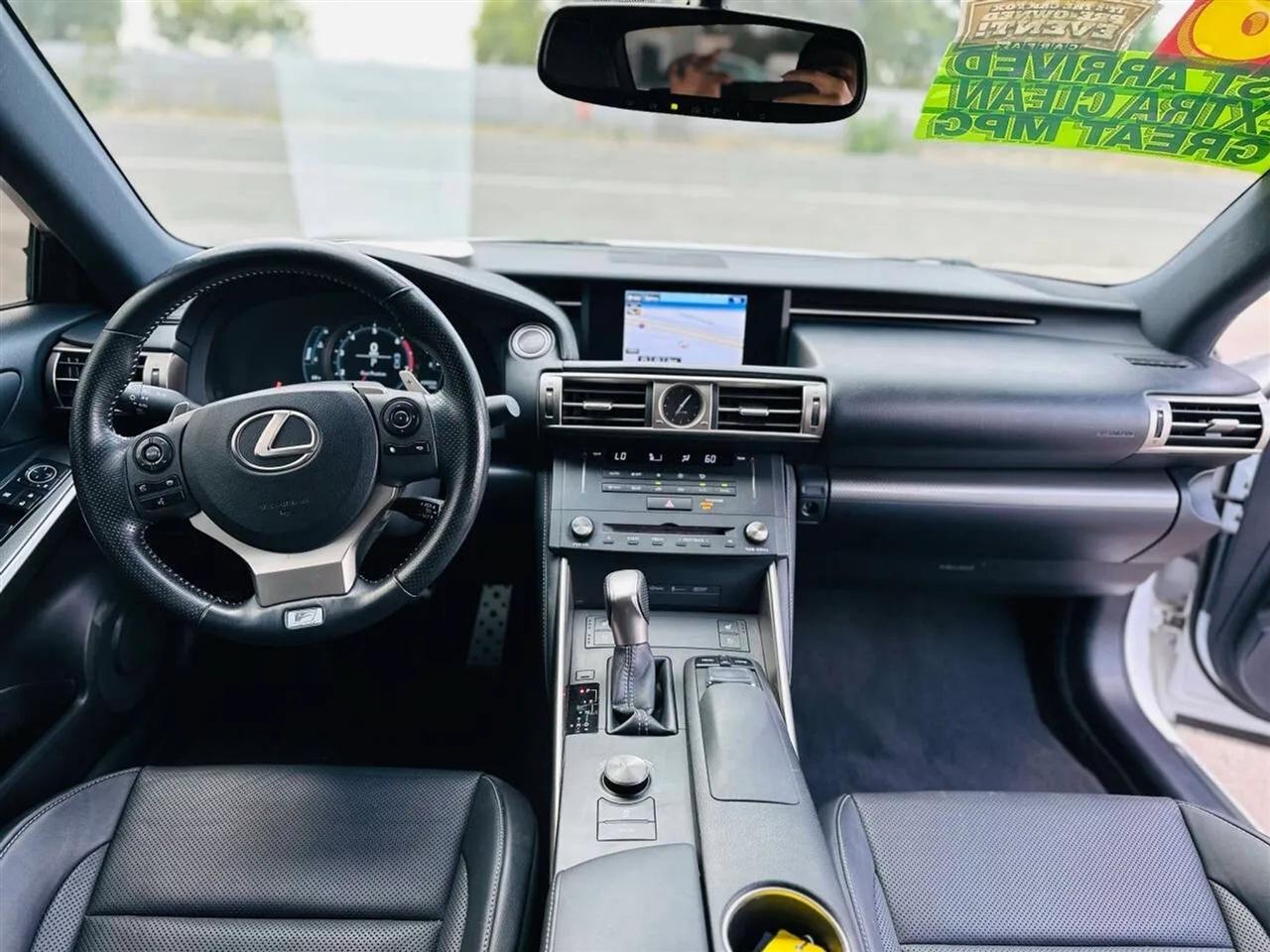 Lexus IS  2016