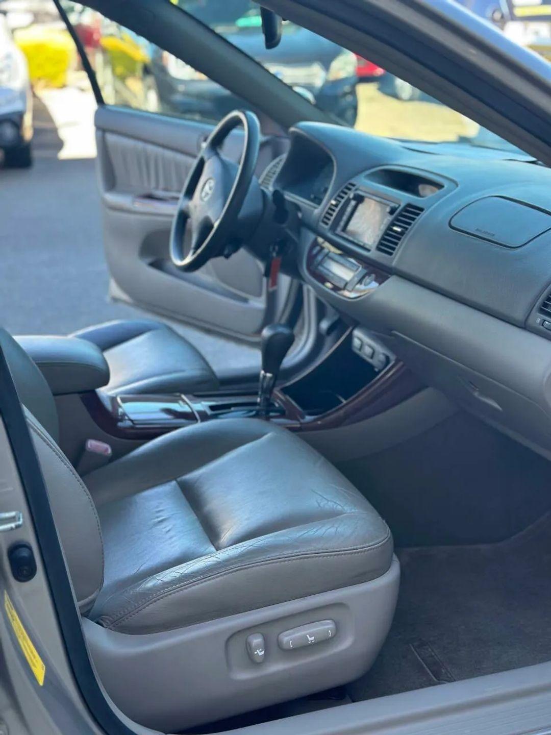 Toyota Camry  2004