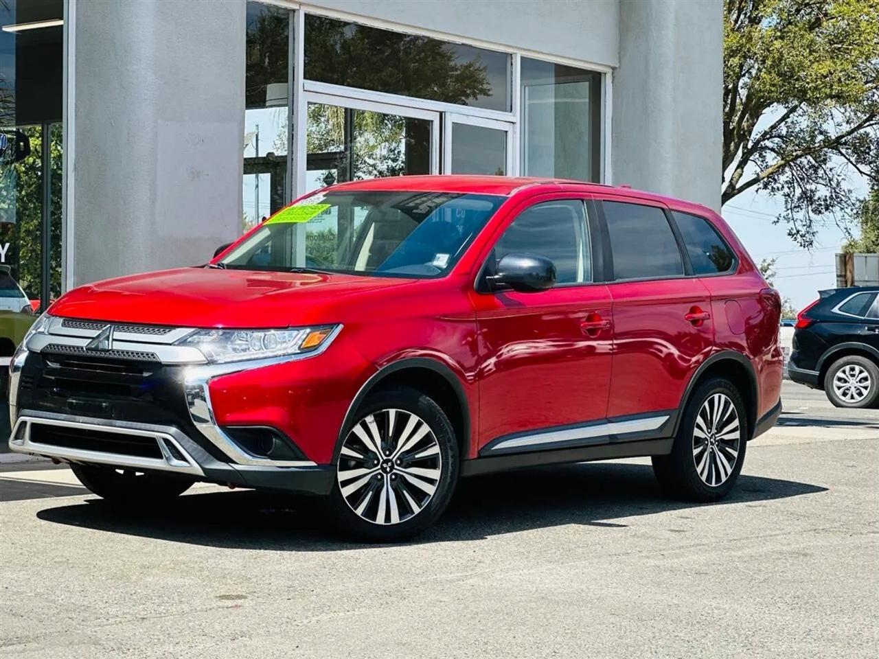 Mitsubishi Outlander  2020