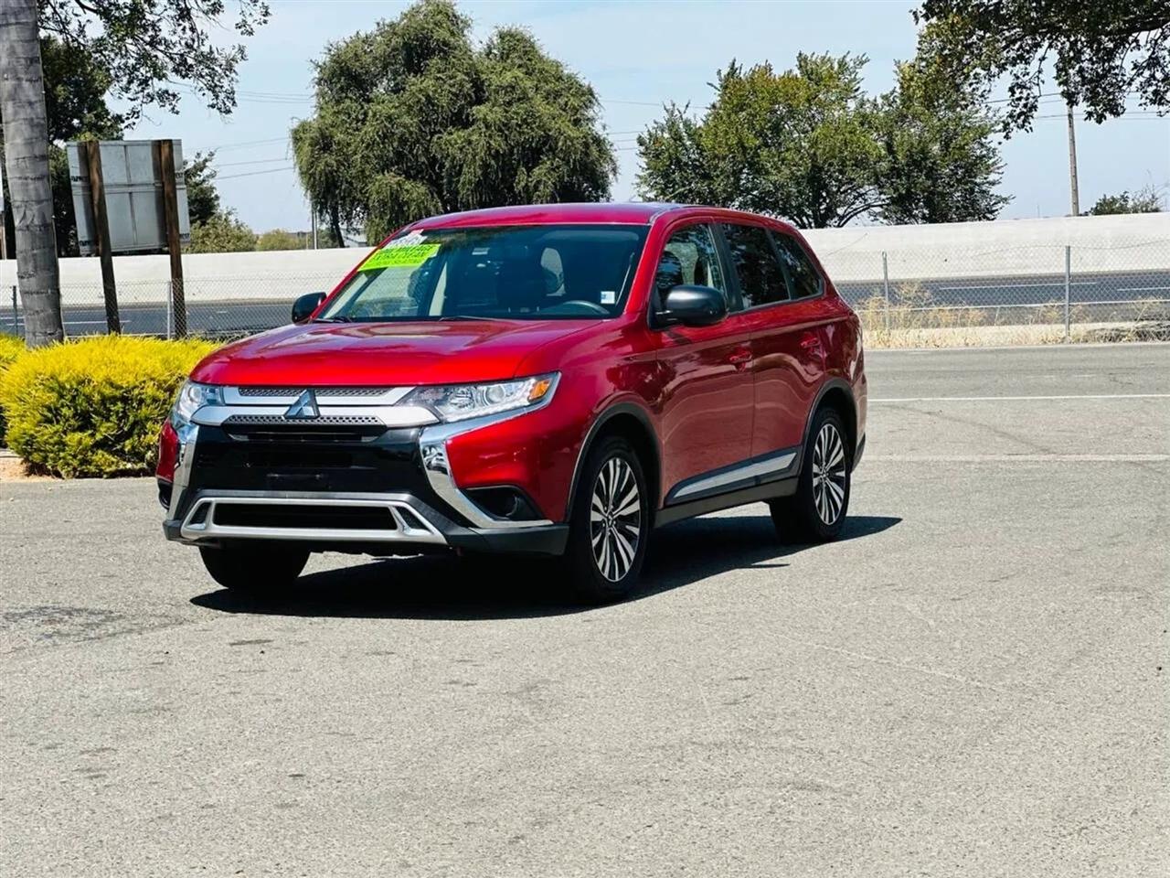 Mitsubishi Outlander  2020