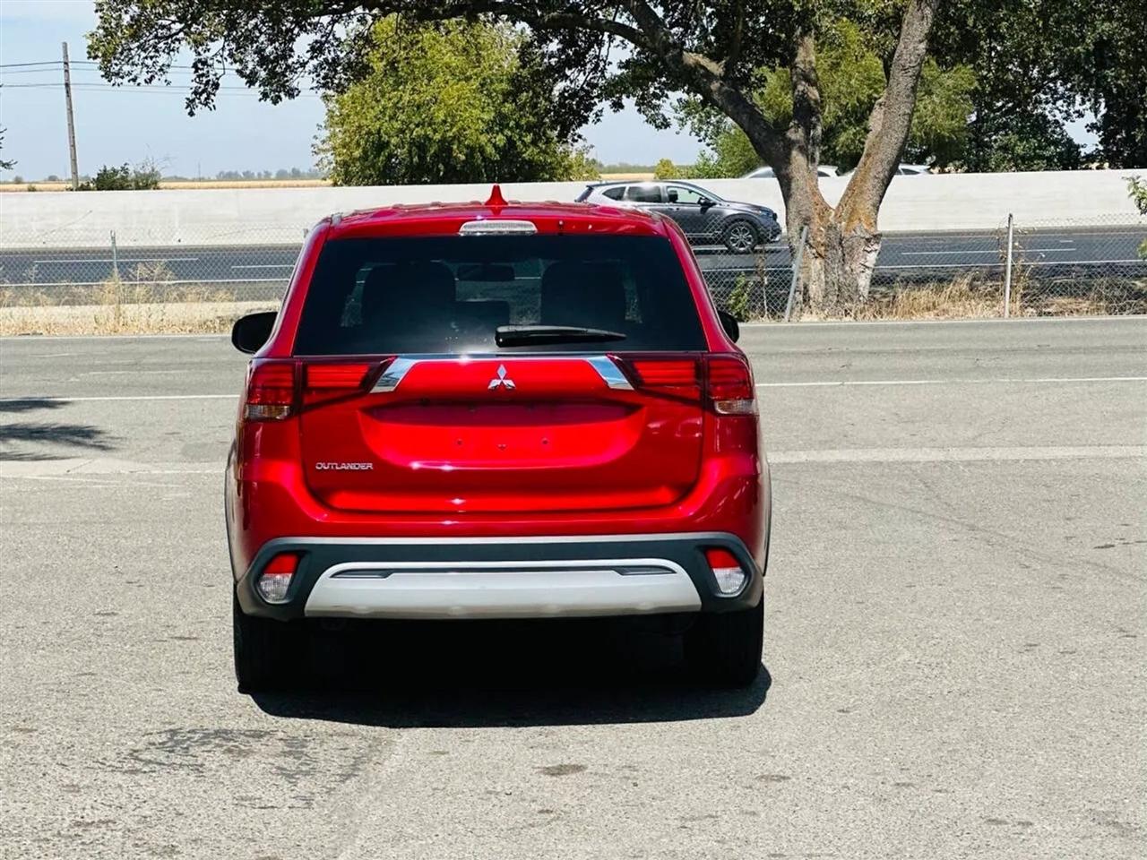 Mitsubishi Outlander  2020