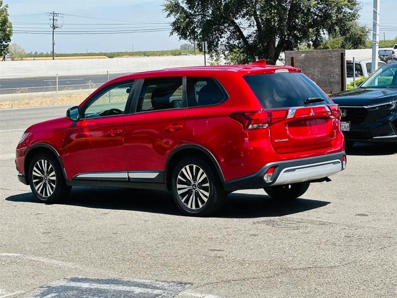 Mitsubishi Outlander  2020