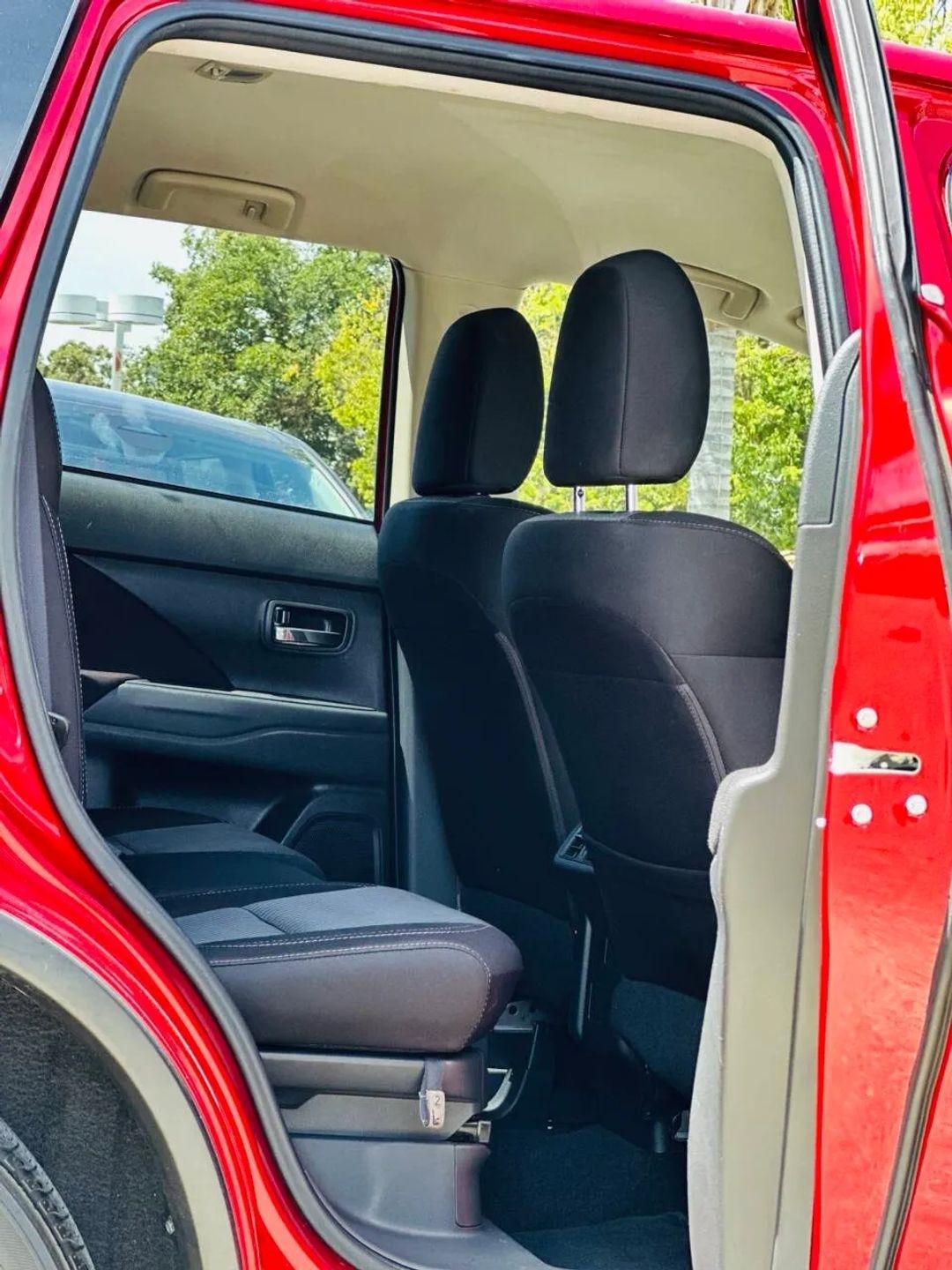Mitsubishi Outlander  2020