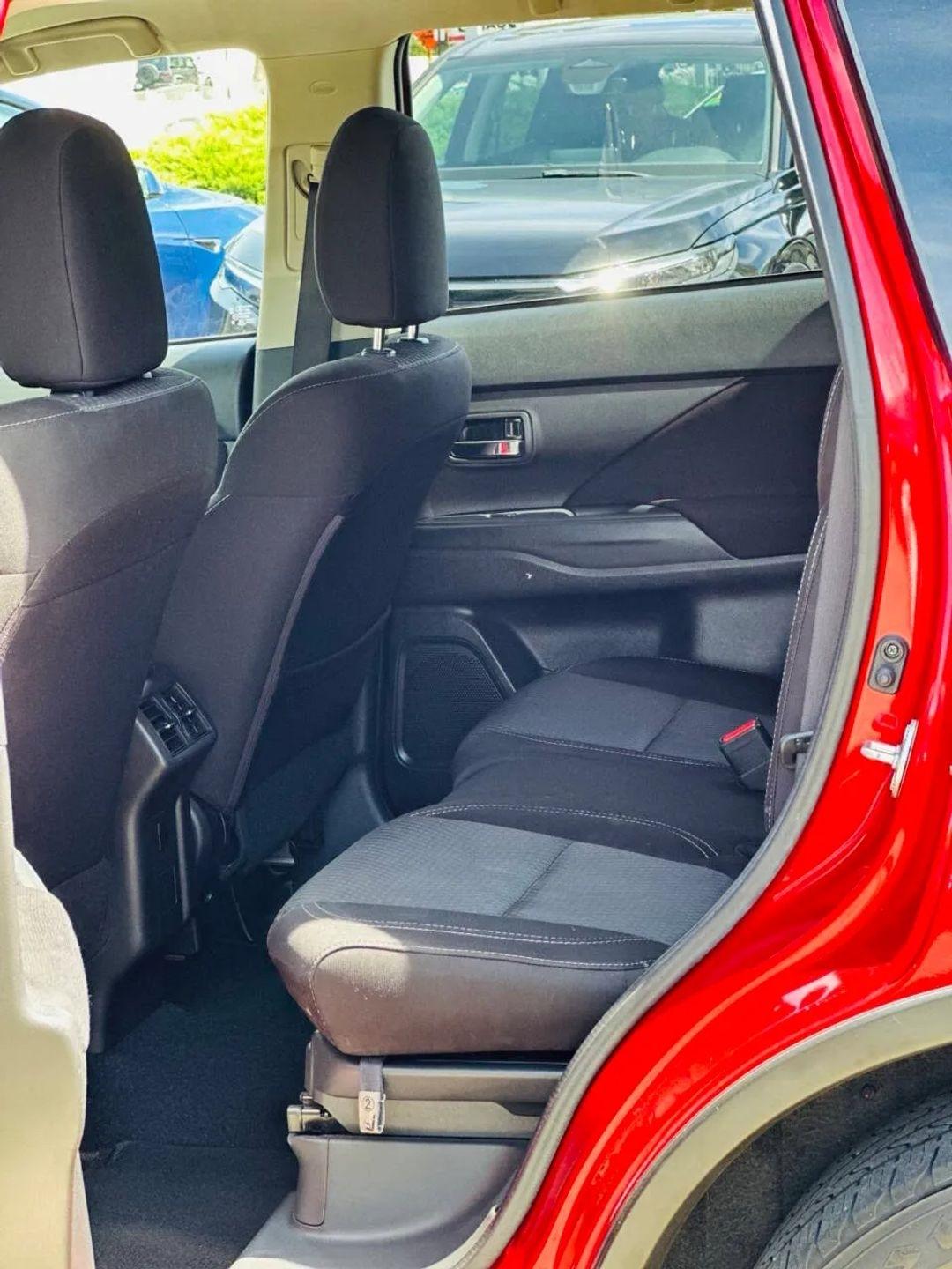 Mitsubishi Outlander  2020