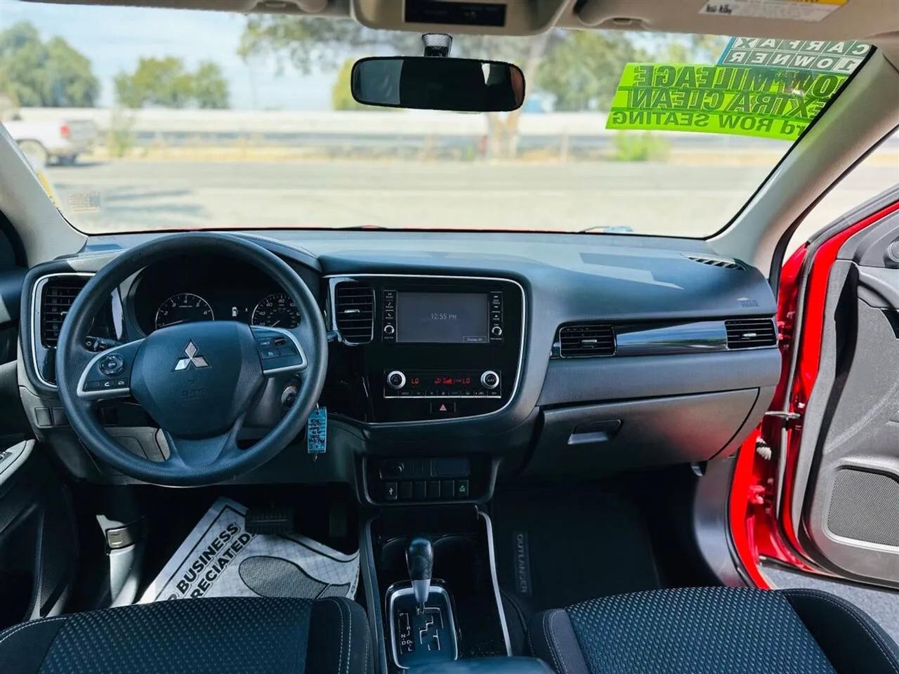Mitsubishi Outlander  2020