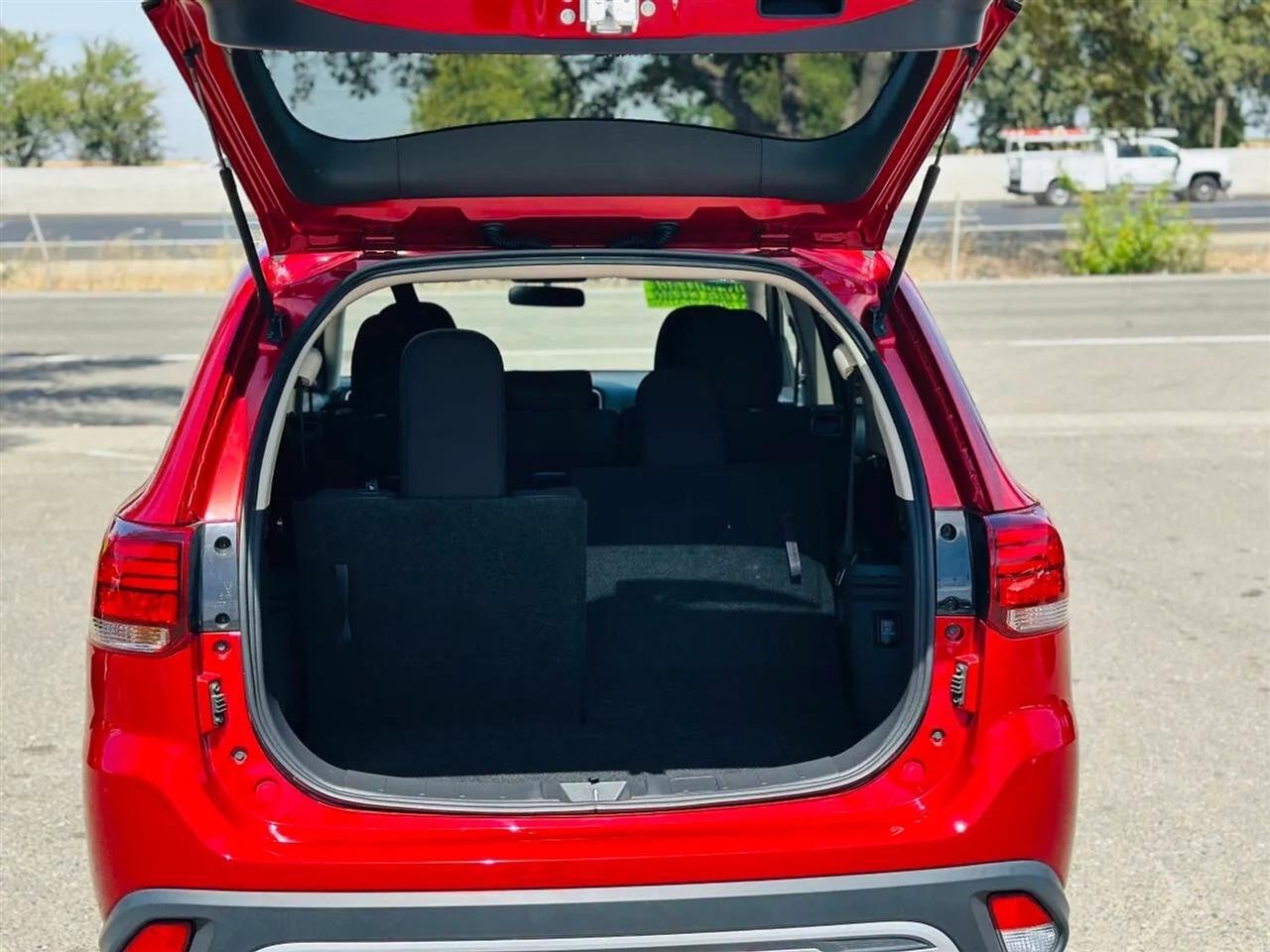 Mitsubishi Outlander  2020