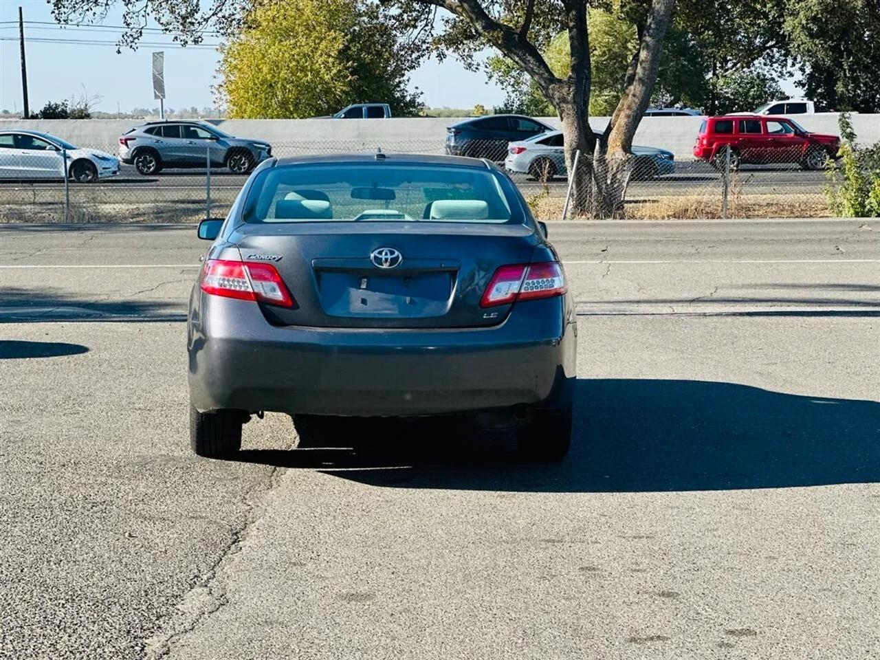 Toyota Camry  2010