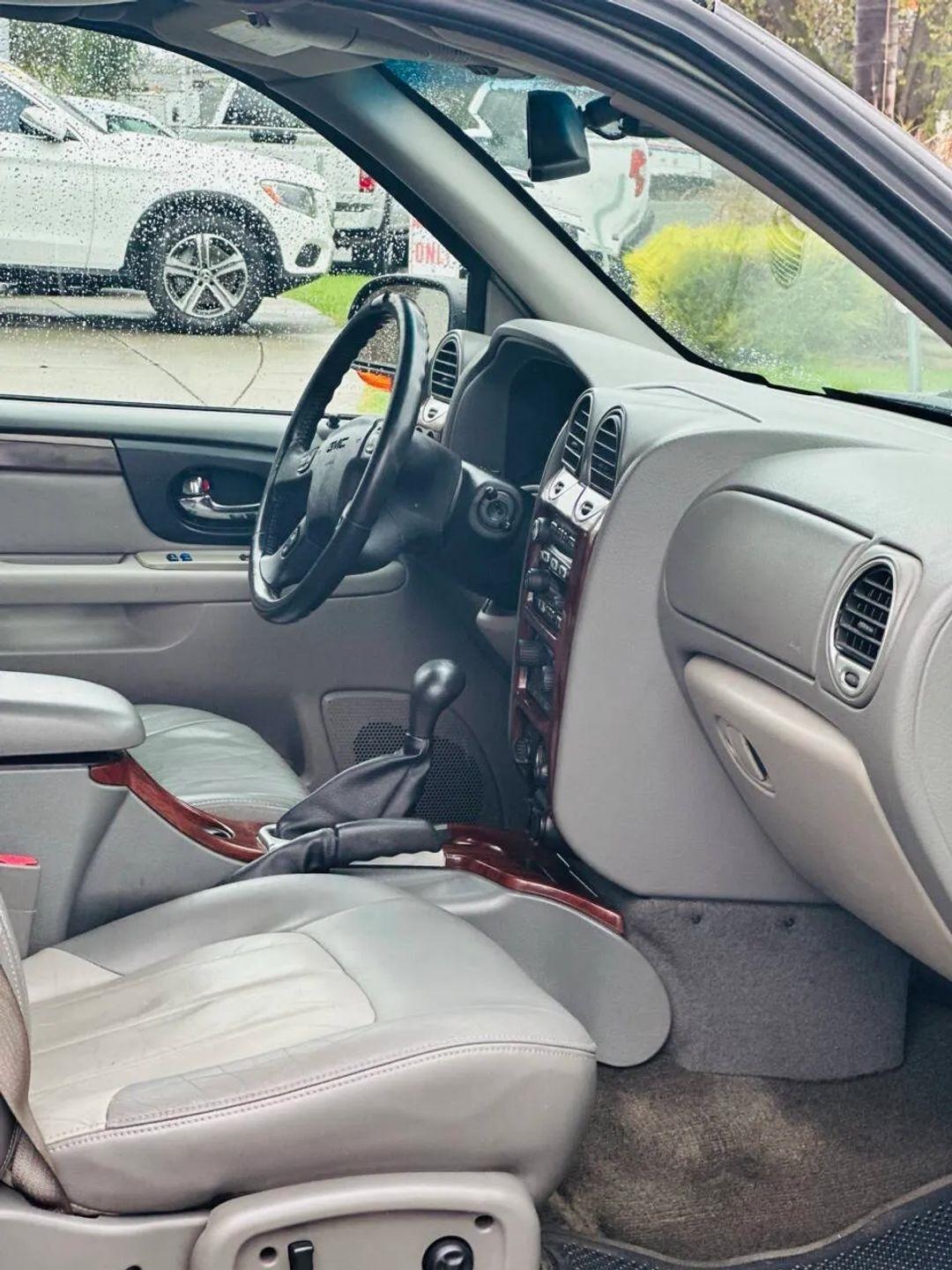 GMC Envoy  2003