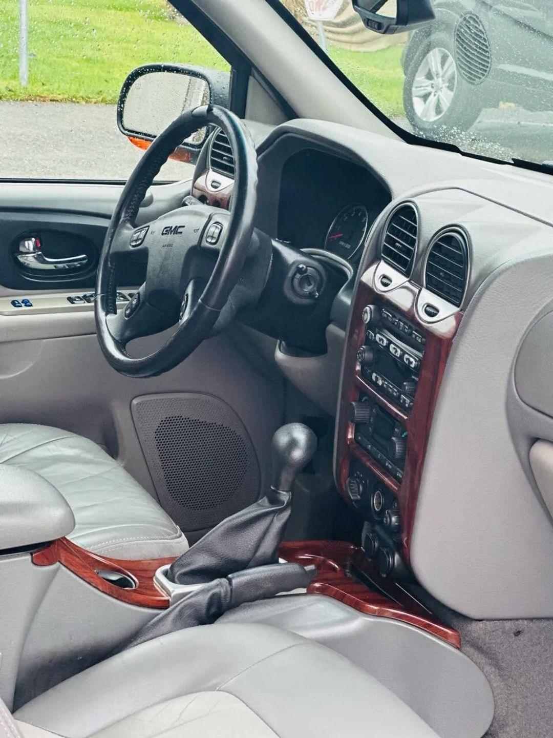 GMC Envoy  2003