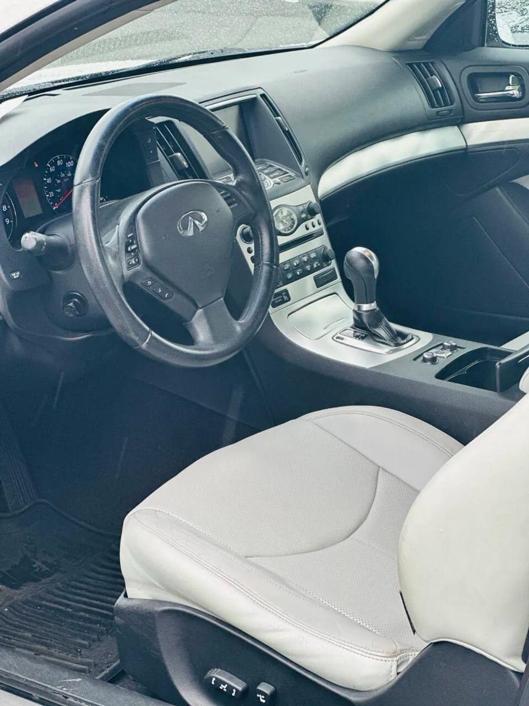 Infiniti G Convertible  2009