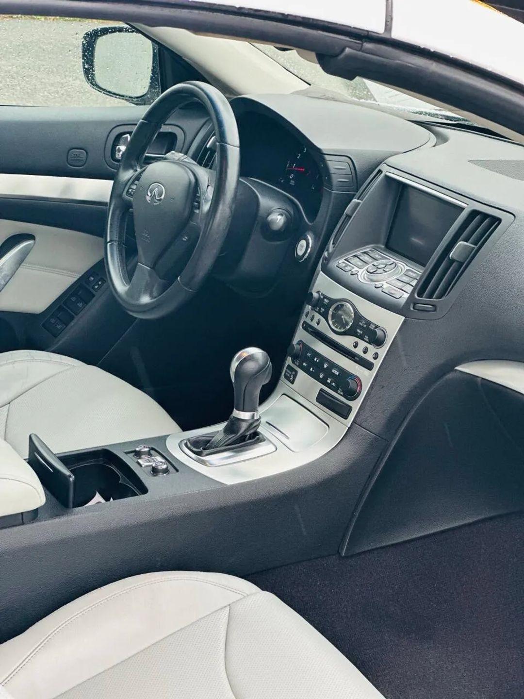 Infiniti G Convertible  2009