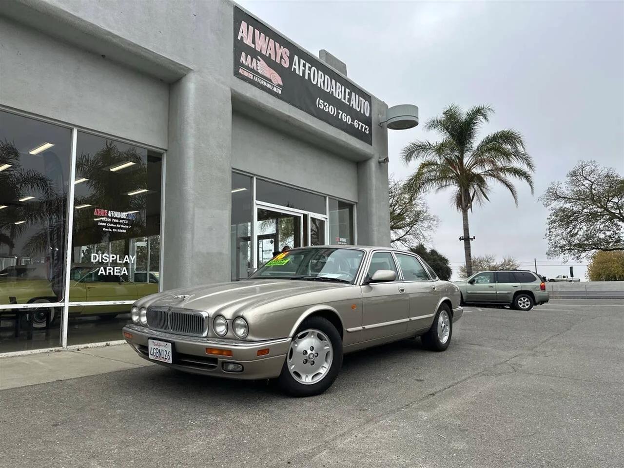 Jaguar XJ Sedan  1996