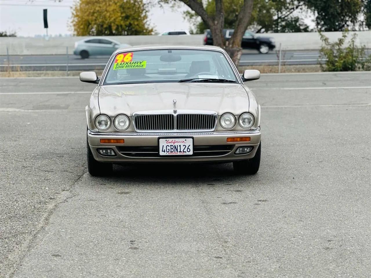 Jaguar XJ Sedan  1996