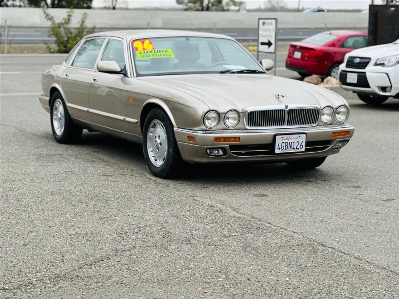Jaguar XJ Sedan  1996