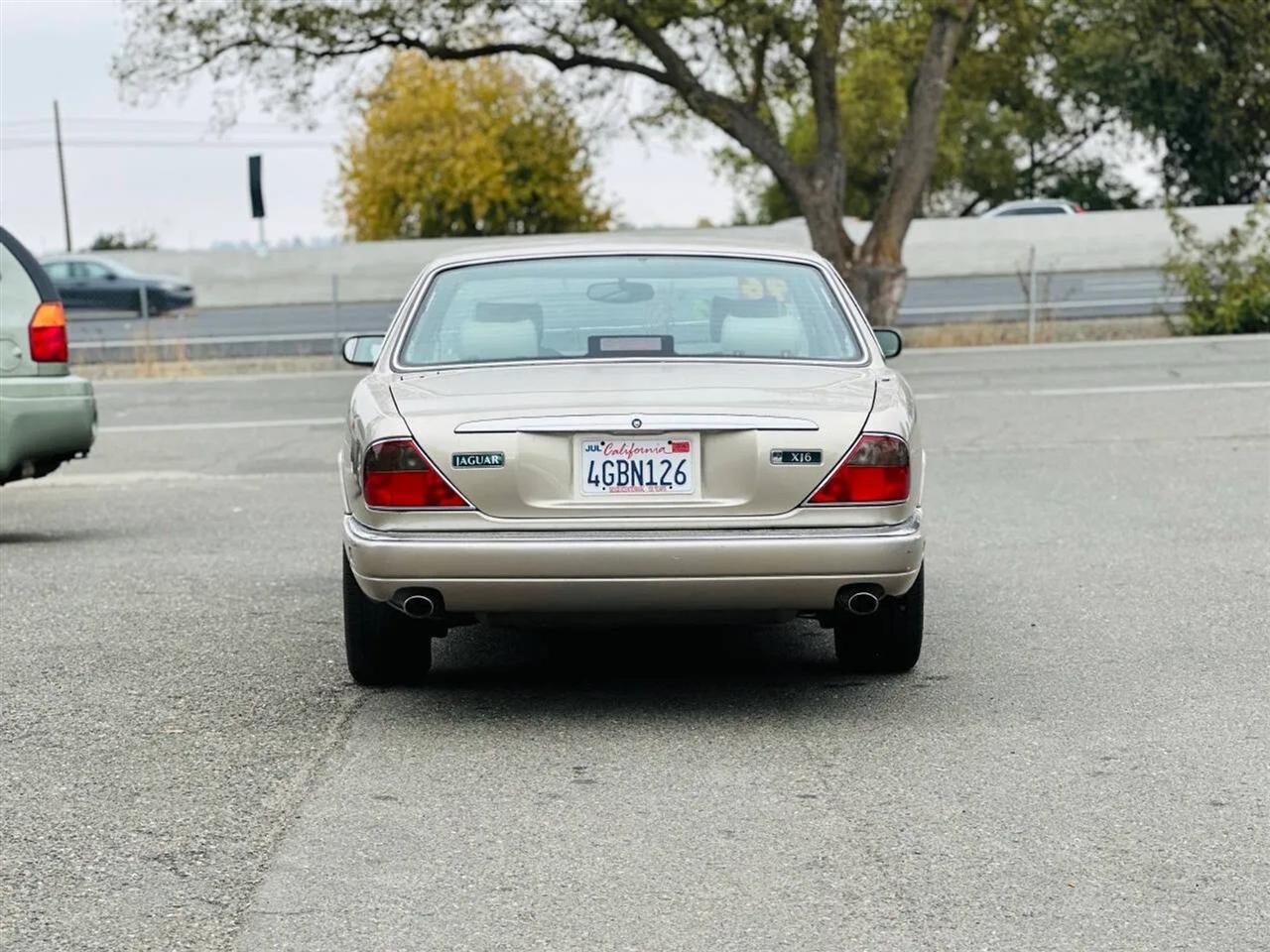 Jaguar XJ Sedan  1996
