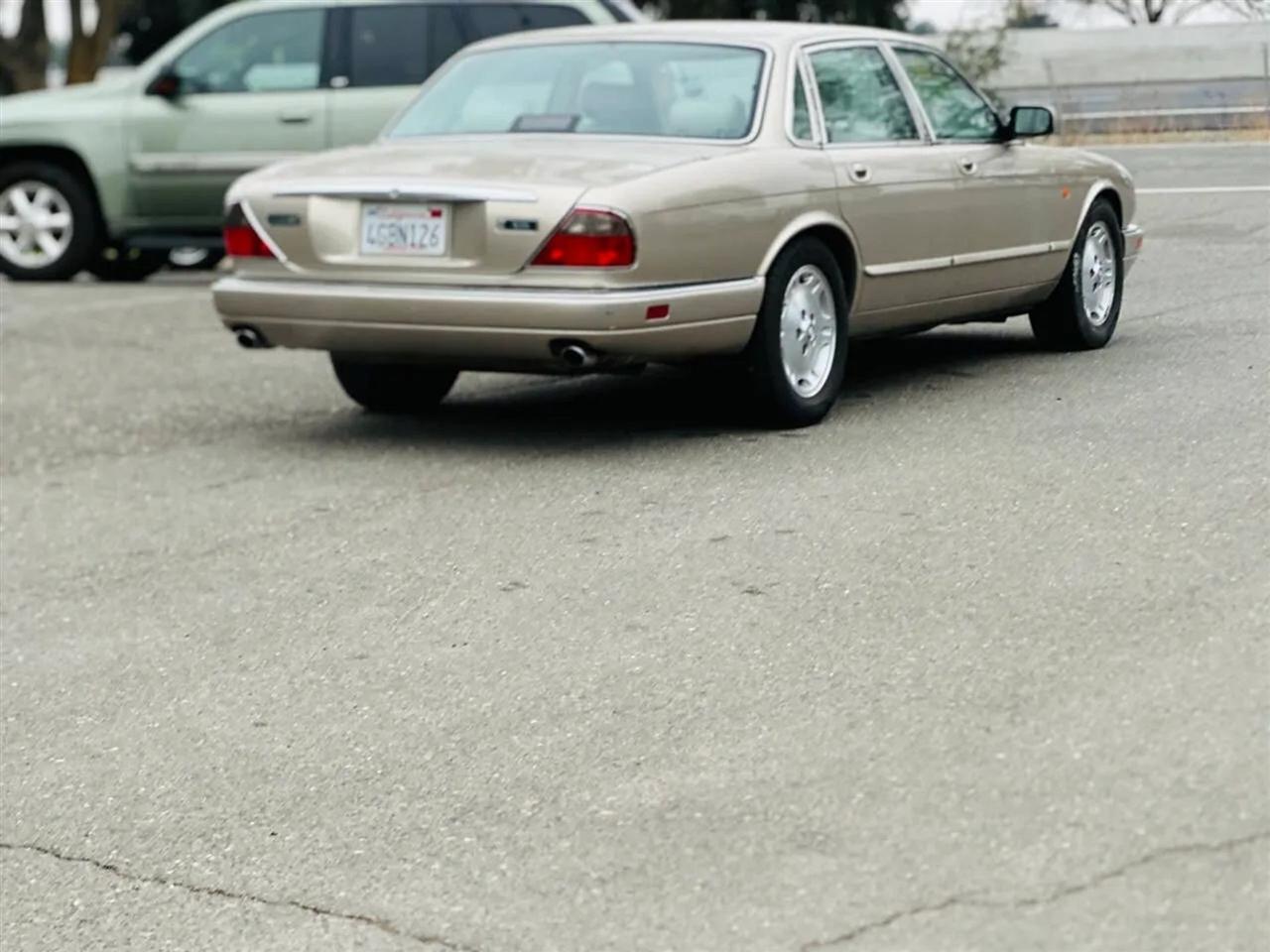 Jaguar XJ Sedan  1996