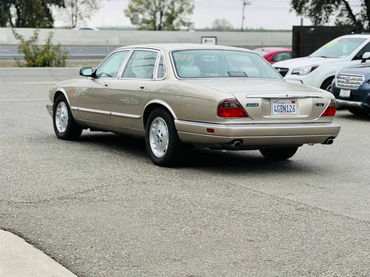 Jaguar XJ Sedan  1996
