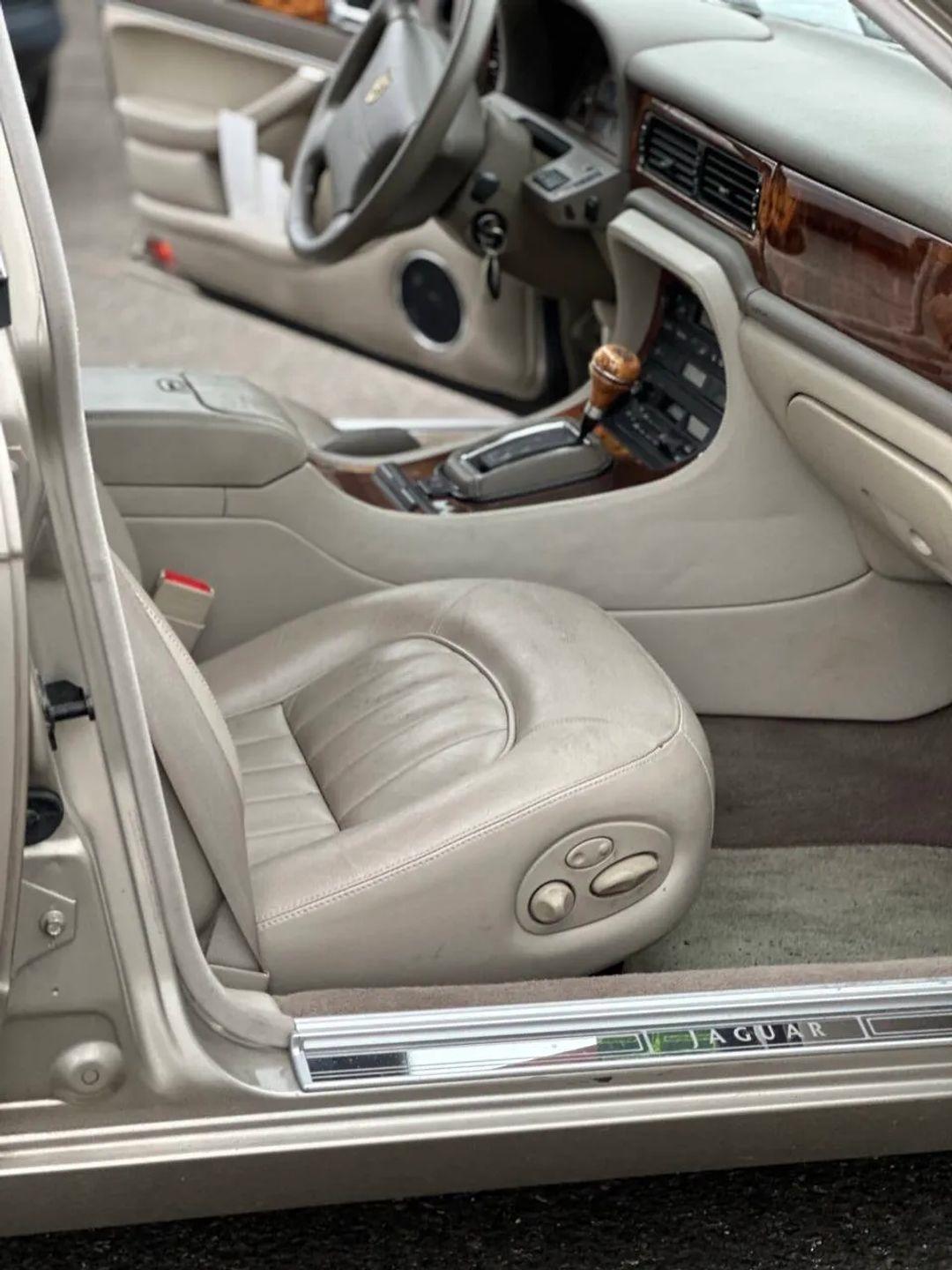 Jaguar XJ Sedan  1996