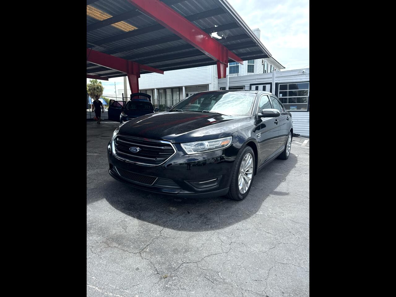 Ford Taurus Limited FWD 2017