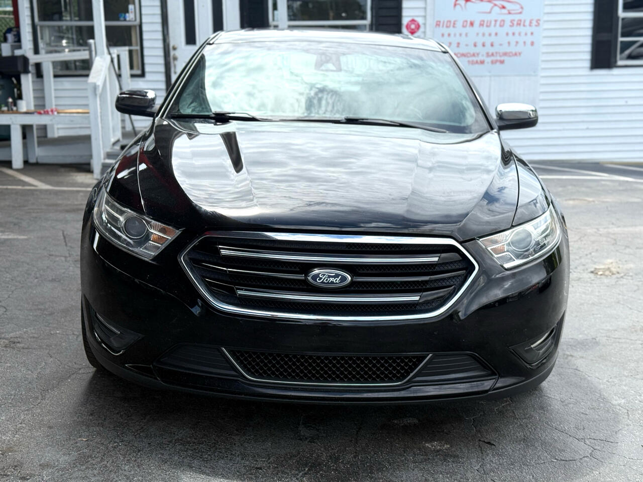 Ford Taurus Limited FWD 2017