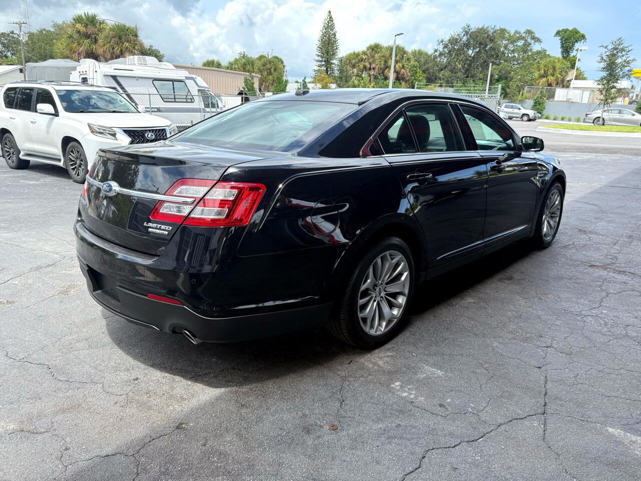 Ford Taurus Limited FWD 2017