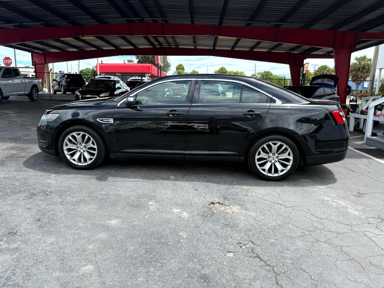 Ford Taurus Limited FWD 2017