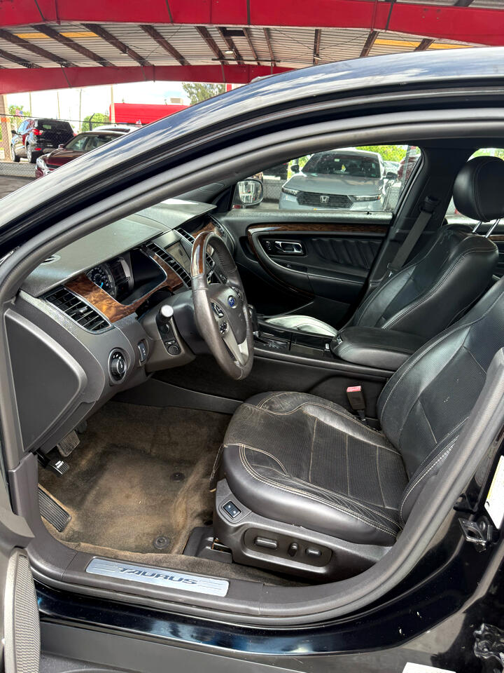 Ford Taurus Limited FWD 2017