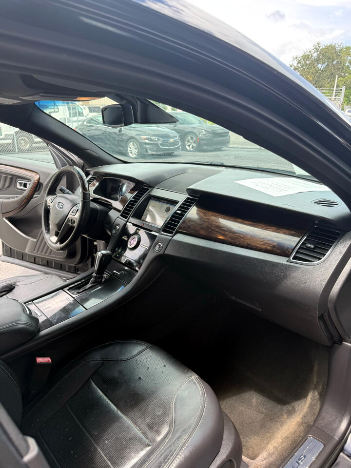 Ford Taurus Limited FWD 2017