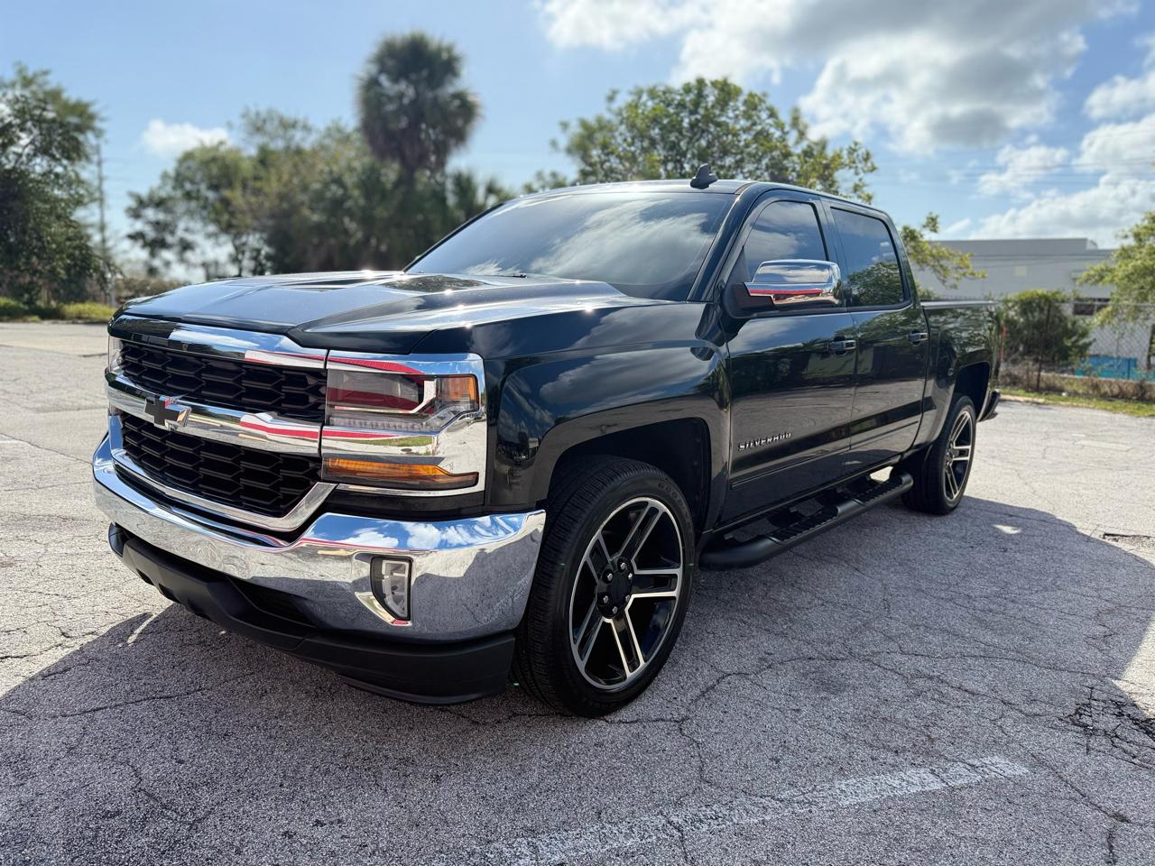 2017 Chevrolet Silverado 1500 LT Crew Cab 2WD