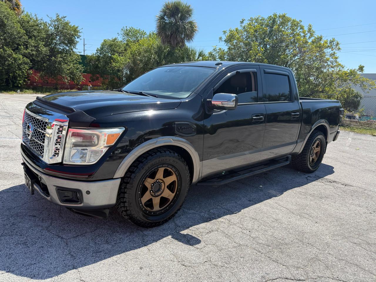 2017 Nissan Titan SV Crew Cab 2WD