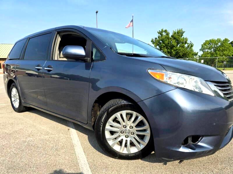 2017 Toyota Sienna XLE 5D Wagon 8 Pass