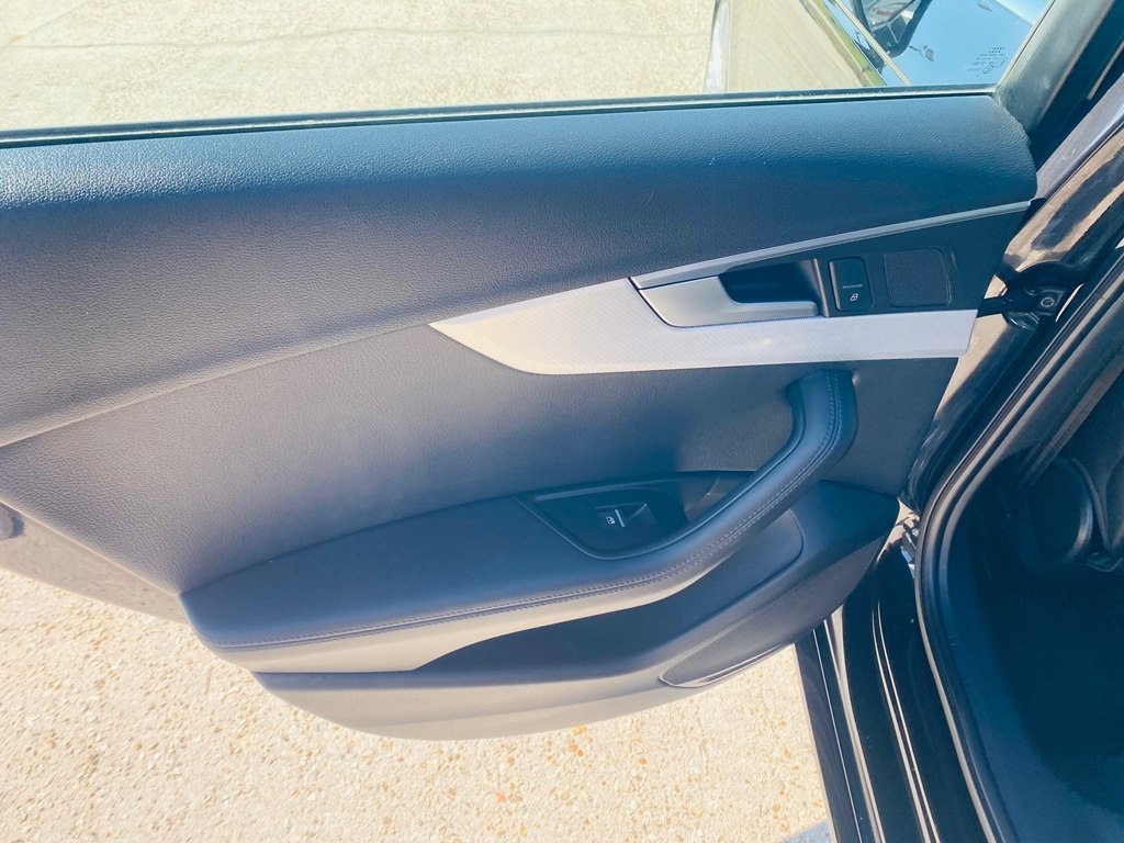 Audi A4 2.0 TFSI Premium Plus quattro 7A 2019 Audi A4 2.0 TFSI Premium Plus quattro 7A 2019