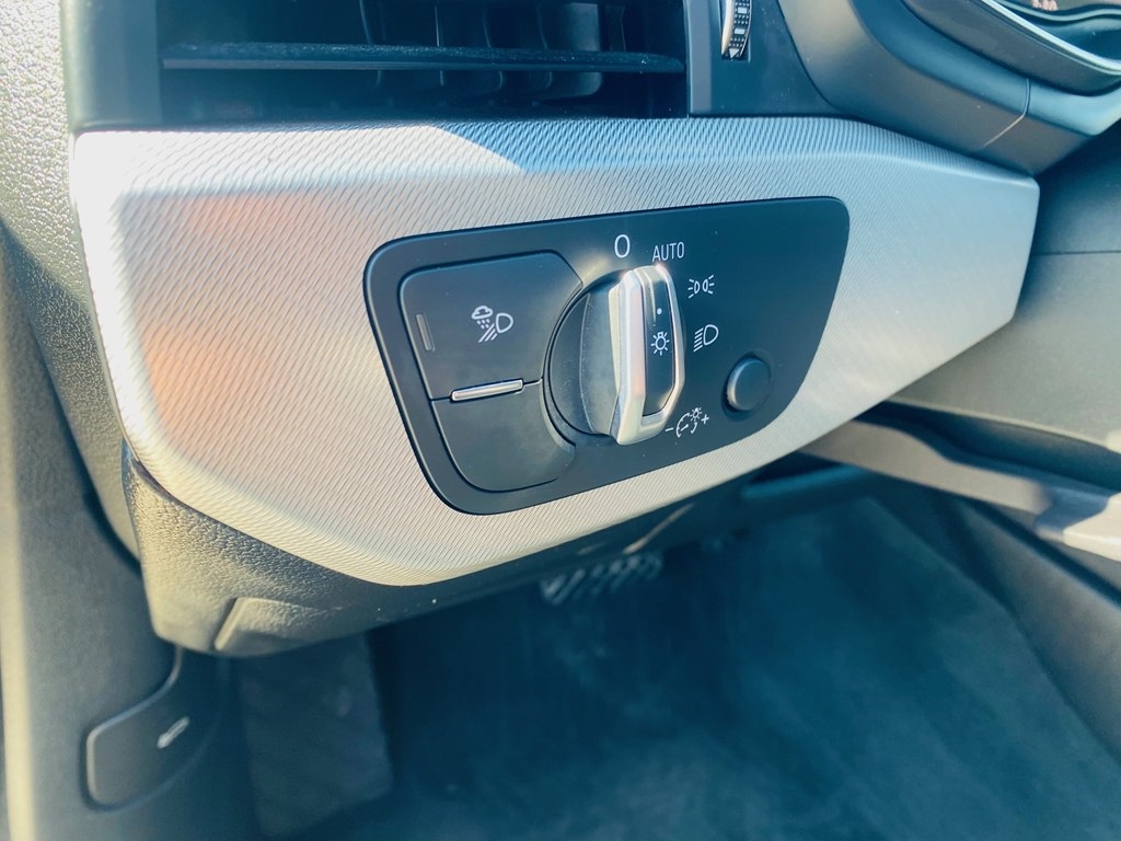 Audi A4 2.0 TFSI Premium Plus quattro 7A 2019 Audi A4 2.0 TFSI Premium Plus quattro 7A 2019