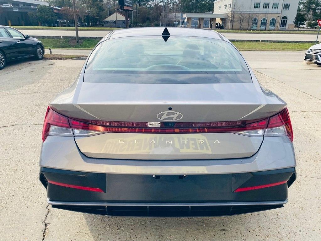 Hyundai Elantra SEL Convenience 2025