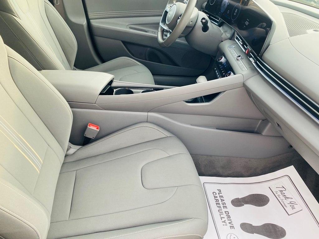 Hyundai Elantra SEL Convenience 2025