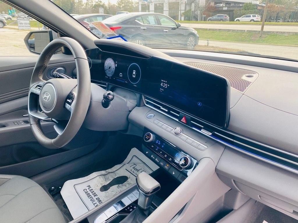 Hyundai Elantra SEL Convenience 2025