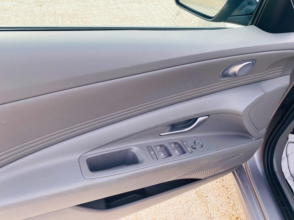 Hyundai Elantra SEL Convenience 2025