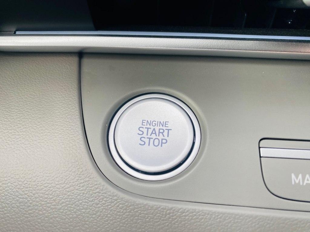 Hyundai Elantra SEL Convenience 2025