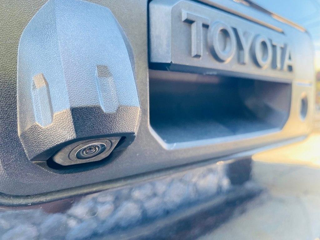 Toyota Tundra SR5 5.7L V8 FFV CrewMax 2WD 2016