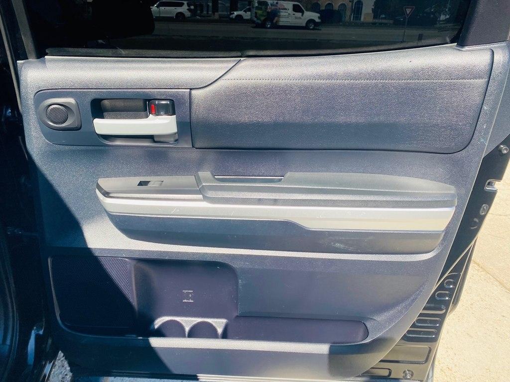 Toyota Tundra SR5 5.7L V8 FFV CrewMax 2WD 2016