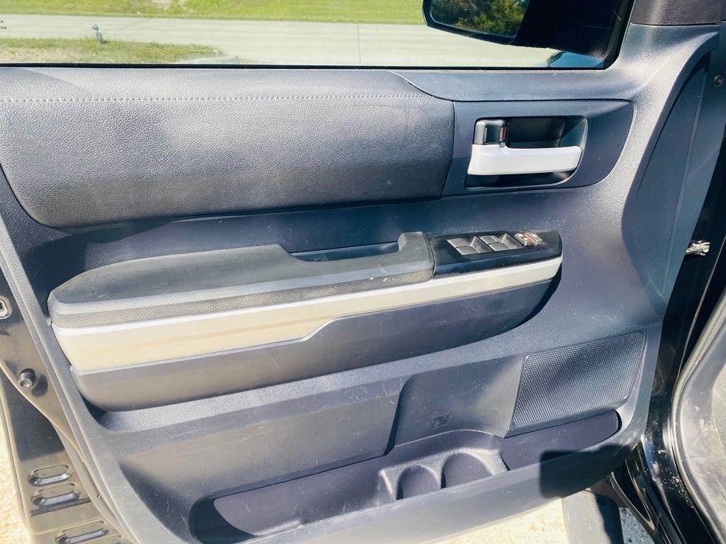 Toyota Tundra SR5 5.7L V8 FFV CrewMax 2WD 2016