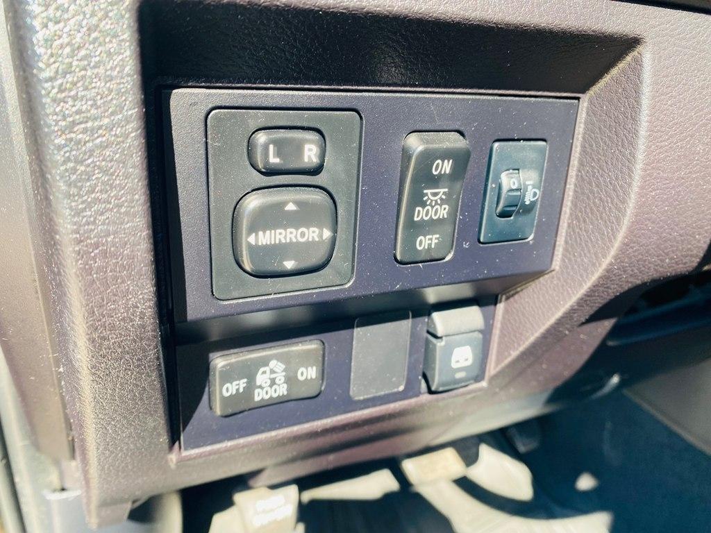 Toyota Tundra SR5 5.7L V8 FFV CrewMax 2WD 2016