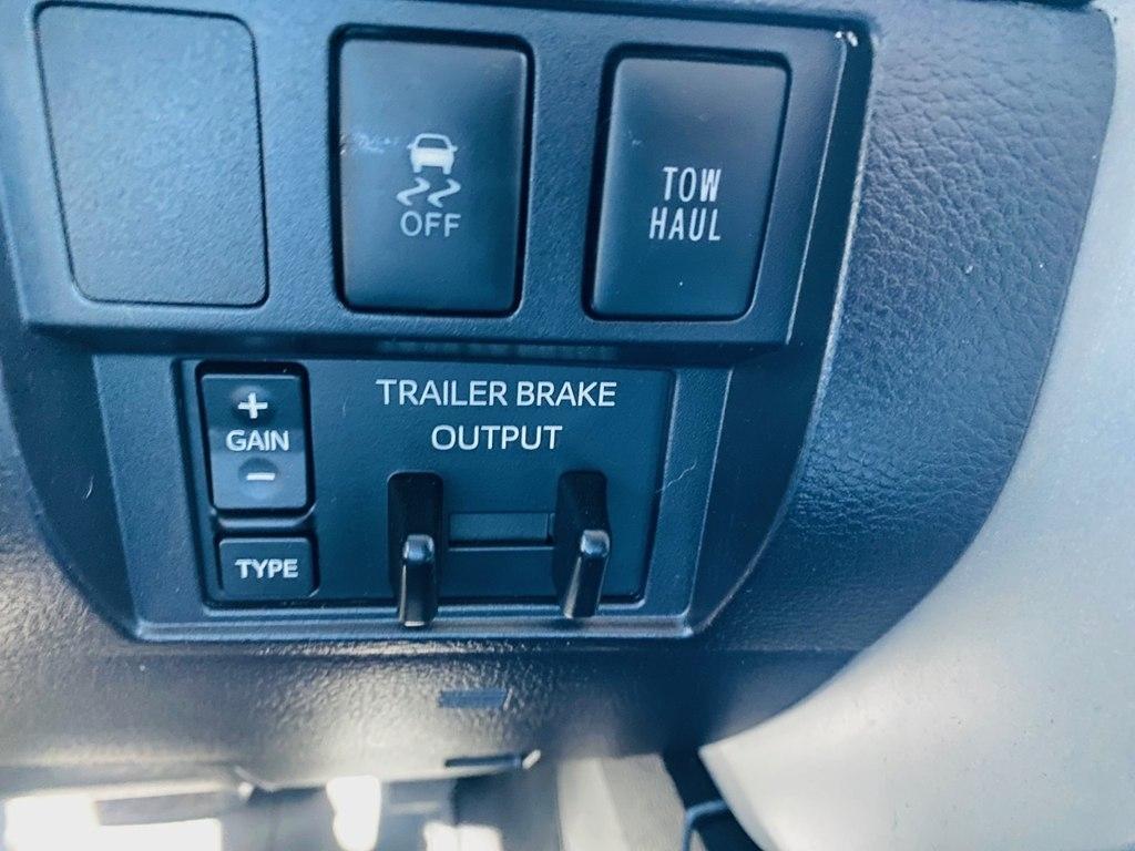 Toyota Tundra SR5 5.7L V8 FFV CrewMax 2WD 2016