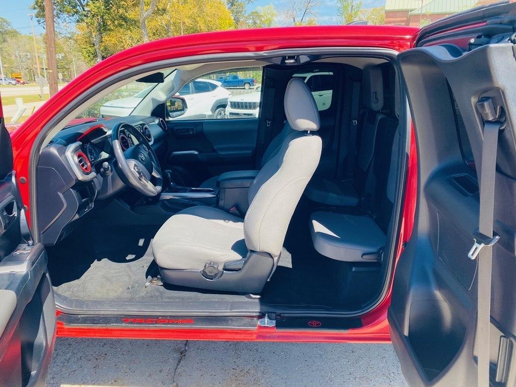 Toyota Tacoma SR5 Access Cab V6 6AT 2WD 2016