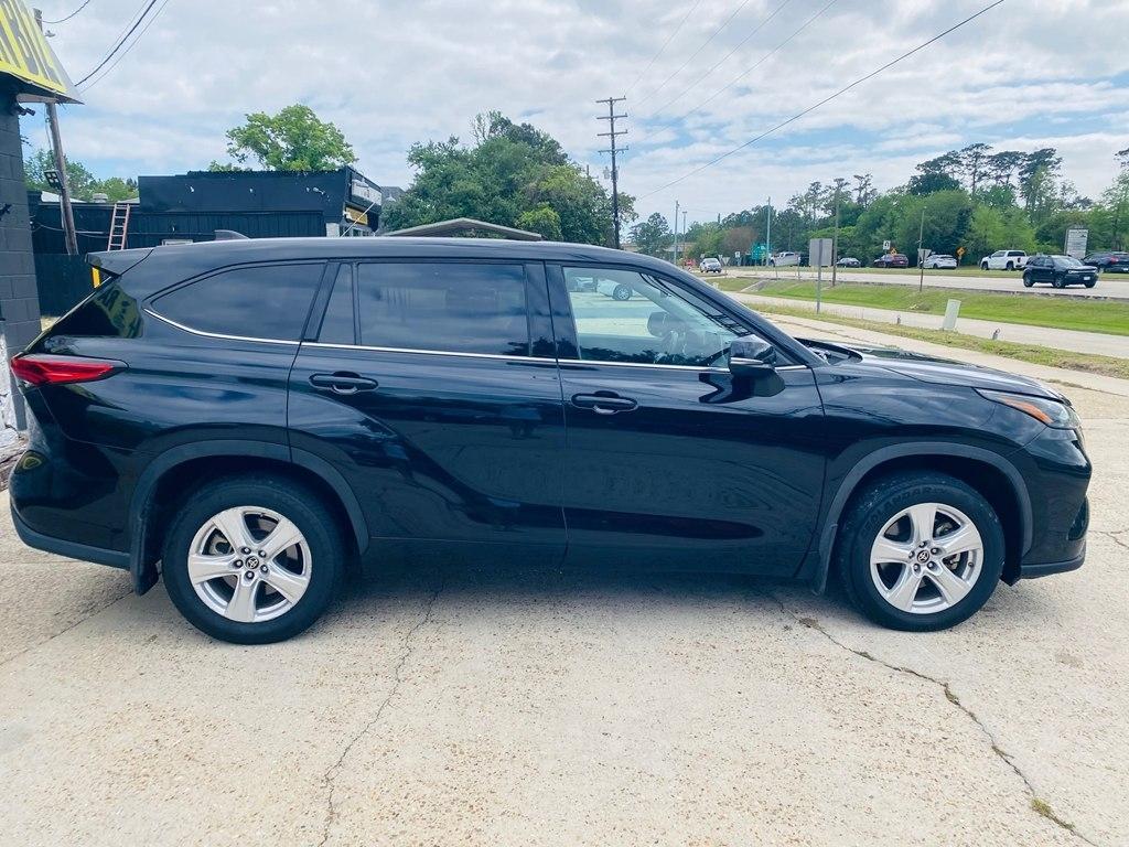 Toyota Highlander LE AWD V6 2022