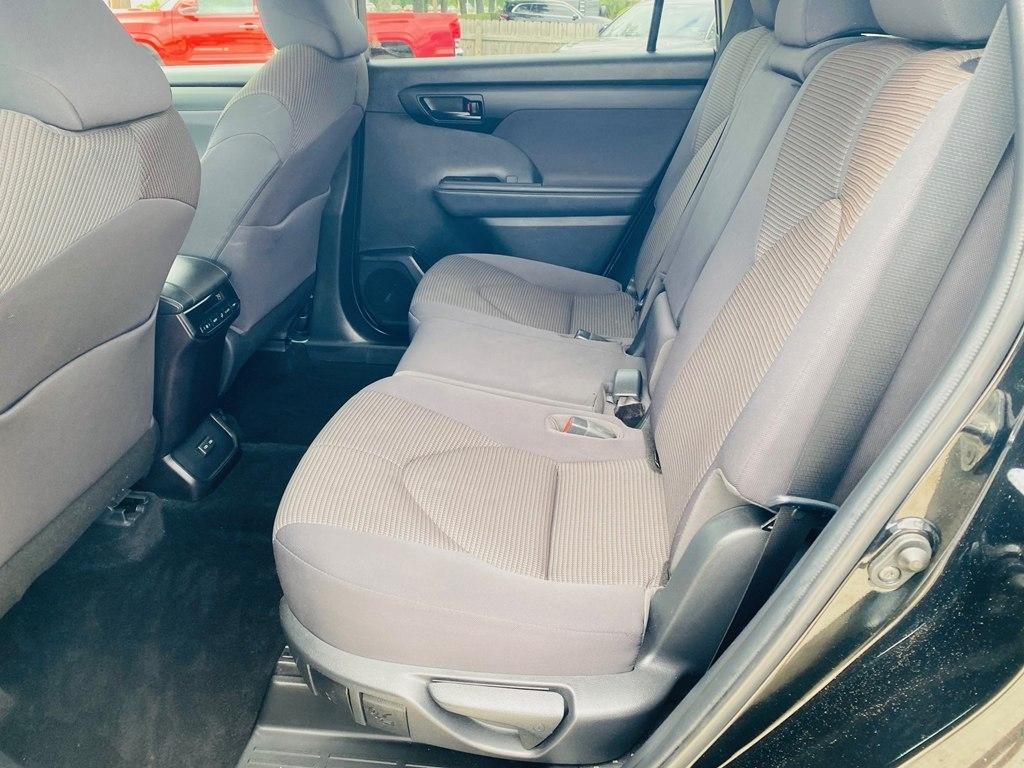 Toyota Highlander LE AWD V6 2022