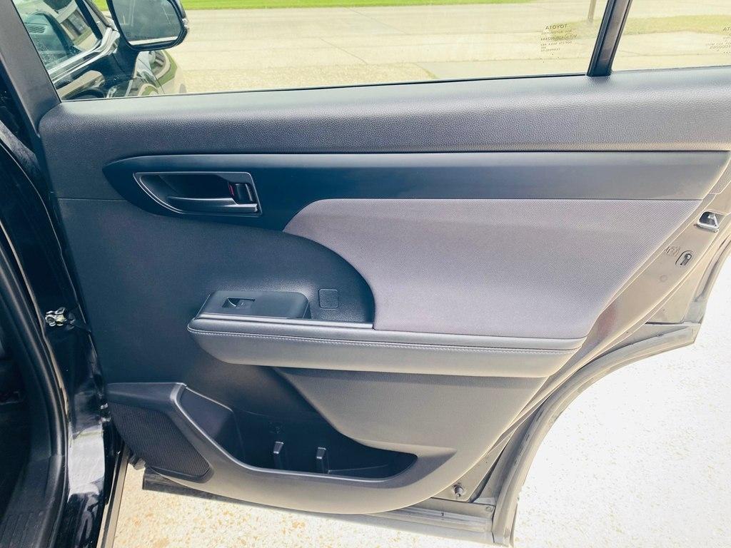 Toyota Highlander LE AWD V6 2022